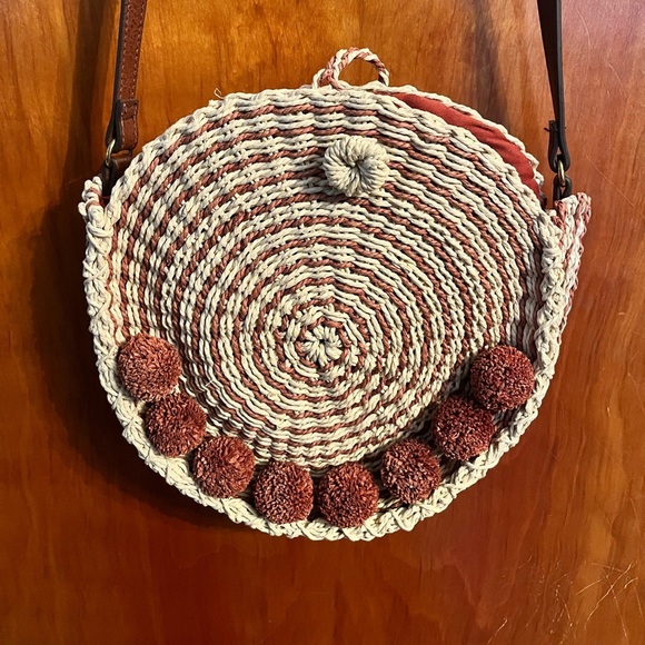 Fossil Faye Crossbody Leather Woven Straw Pom Pom Canteen ZB7743805 - Picture 1 of 6